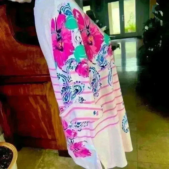 Karen Scott ladies top size 1X. NWOT. Short cuff sleeve. Super soft colorful - Picture 5 of 5